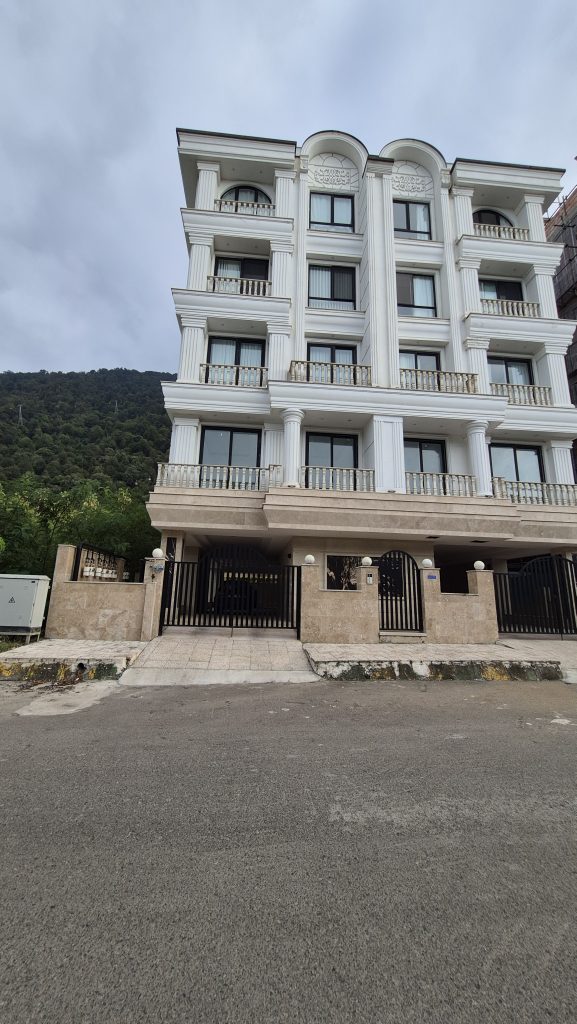 آپارتمان نوساز ۱۴۶ متری شهرک نمک‌آبرود