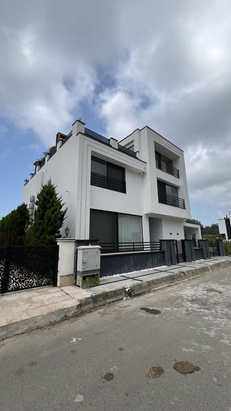 فروش ویلای مدرن ۴۱۰ متری شهرک نمکآبرود | ۴ خواب مستر و استخر چهارفصل