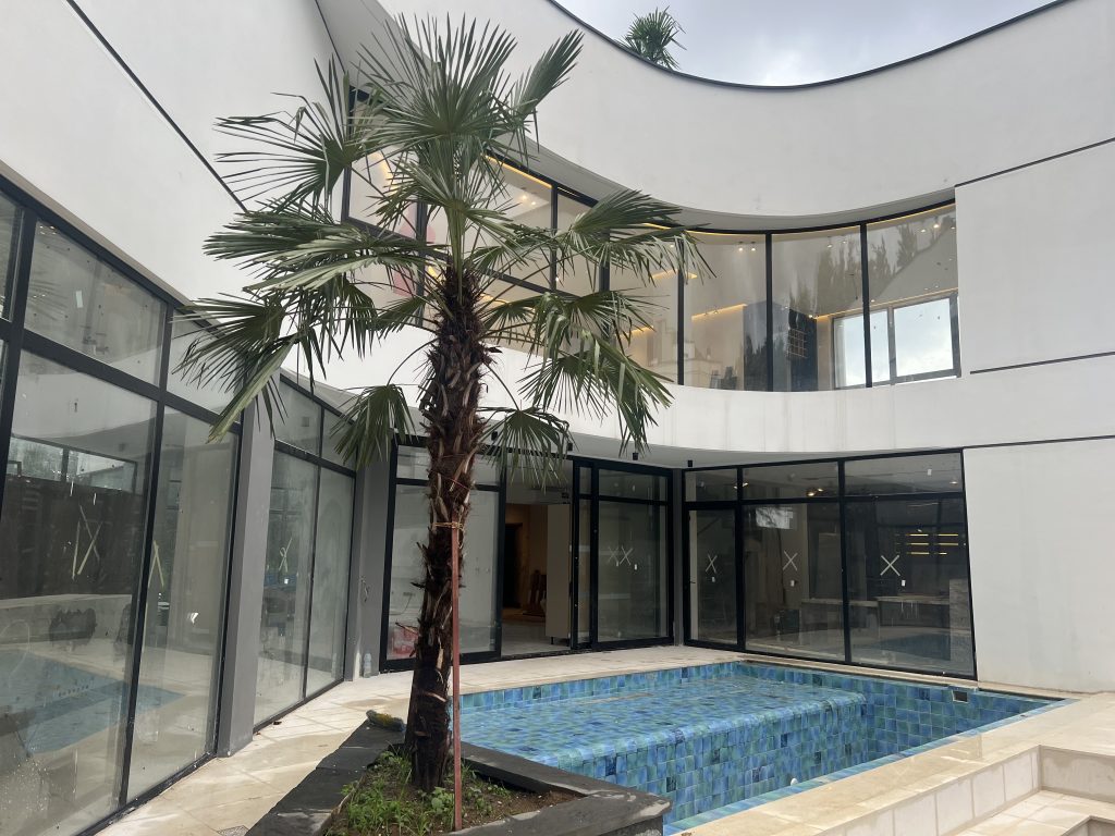 استخر و معماری ویلای مدرن ۹۲۹ متری محله یک نمک‌آبرود